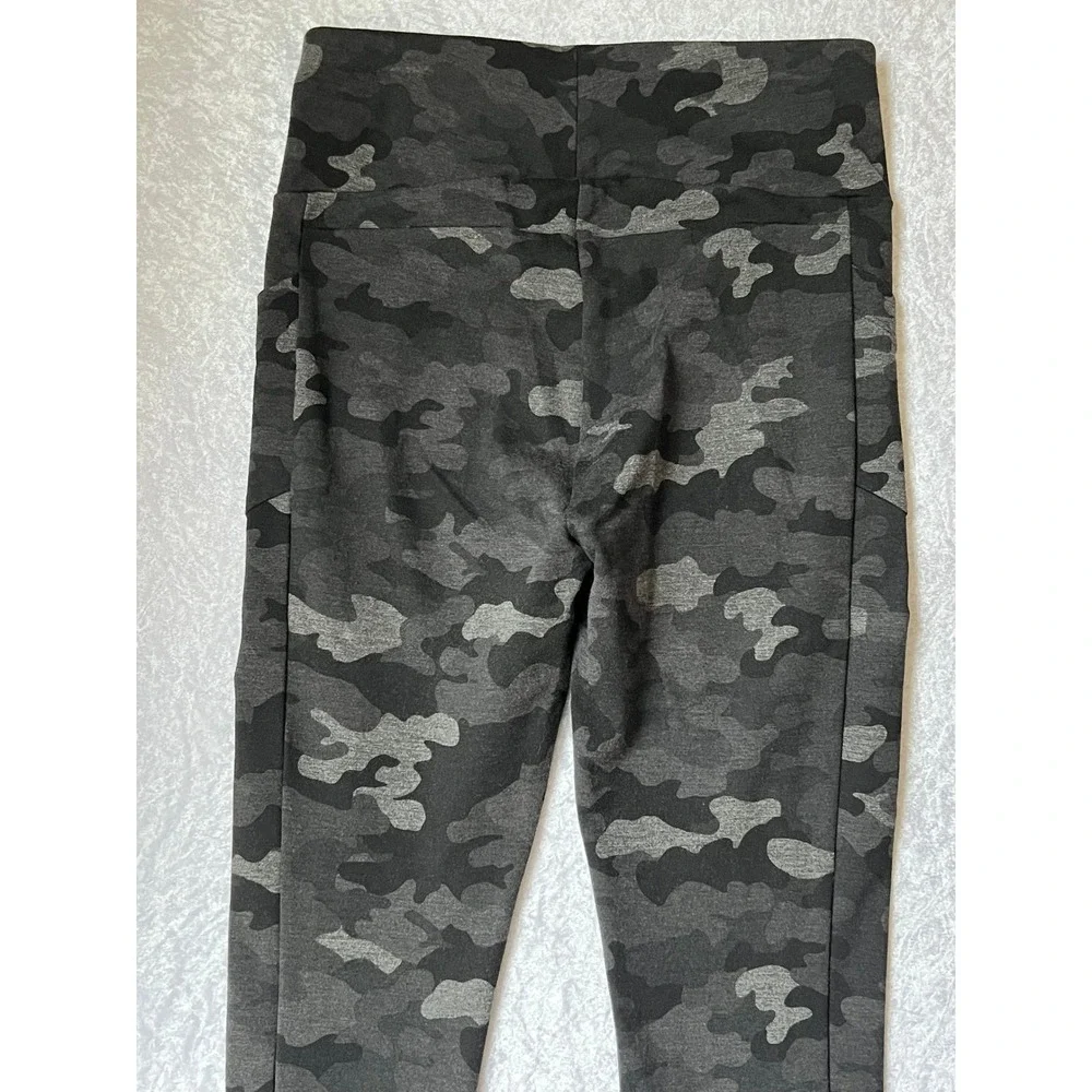 Cabi Black Grey Camo Legging Size Small Pockets Rayon Nylon Blend - Picture 3 of 10